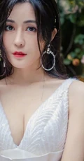 汤晶媚绝对气质写真大片来袭，美人鲜花组合兼顾唯美清纯