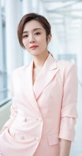 王晓晨粉色西装短裤套装清爽干练写真图片