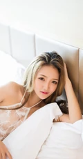 简约的白，浓厚之气质，女生模特Miko室内氛围写真图片