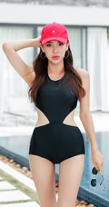 韩国女生朴多贤沙滩泳装海边，泳池旁气质写真图片