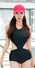 韩国女生朴多贤沙滩泳装海边，泳池旁气质写真图片