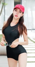 韩国女生朴多贤沙滩泳装海边，泳池旁气质写真图片