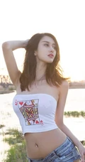 无尽的沙漠，身骑白马的高挑气质女生田梓茵气质写真图集