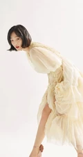 何杜娟《时尚画报》杂志写真大片，复古风画面年代感极强