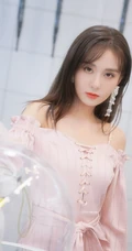 郑合惠子BeLLE百丽宣传写真大片，清新连衣裙灵动可人