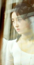 张子枫全白look白衫短裤 光影迷离唯美写真大片