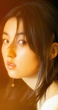 张子枫全白look白衫短裤 光影迷离唯美写真大片