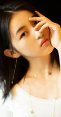 张子枫全白look白衫短裤 光影迷离唯美写真大片