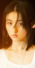 张子枫全白look白衫短裤 光影迷离唯美写真大片