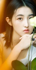 张子枫全白look白衫短裤 光影迷离唯美写真大片