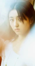 张子枫全白look白衫短裤 光影迷离唯美写真大片