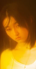 张子枫全白look白衫短裤 光影迷离唯美写真大片