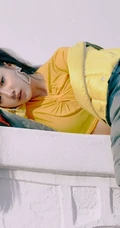 徐若侨嘻哈风格街拍写真大片，化身古灵精怪双马尾少女