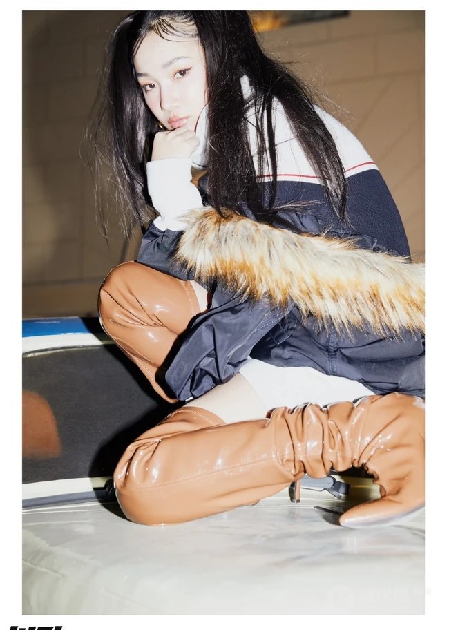 徐若侨嘻哈风格街拍写真大片，化身古灵精怪双马尾少女