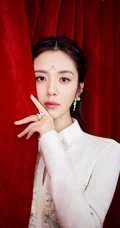 王晓晨优雅动人古典粉色连衣裙 搭配古装发型唯美写真图片