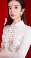 王晓晨优雅动人古典粉色连衣裙 搭配古装发型唯美写真图片