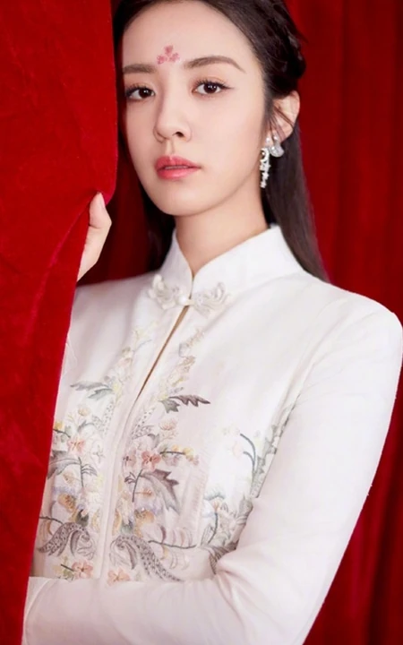 王晓晨优雅动人古典粉色连衣裙 搭配古装发型唯美写真图片