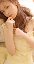 你就像冬天的阳光，线条感少女居家悠闲诱人写真图片