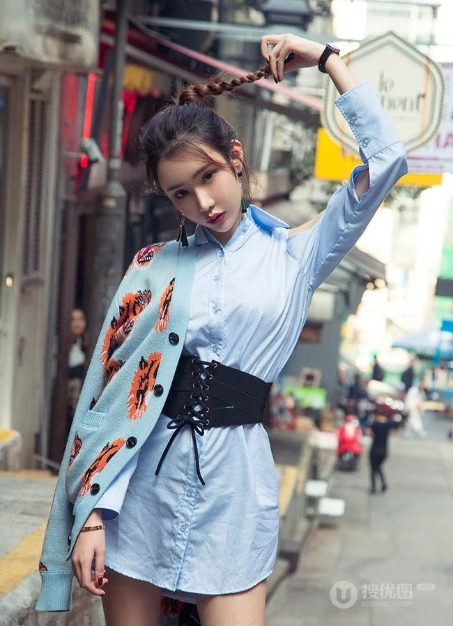 女生模特姚梦琪约会街拍写真日记，身材高挑，线条感修长