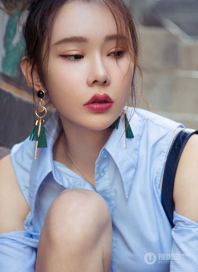 女生模特姚梦琪约会街拍写真日记，身材高挑，线条感修长