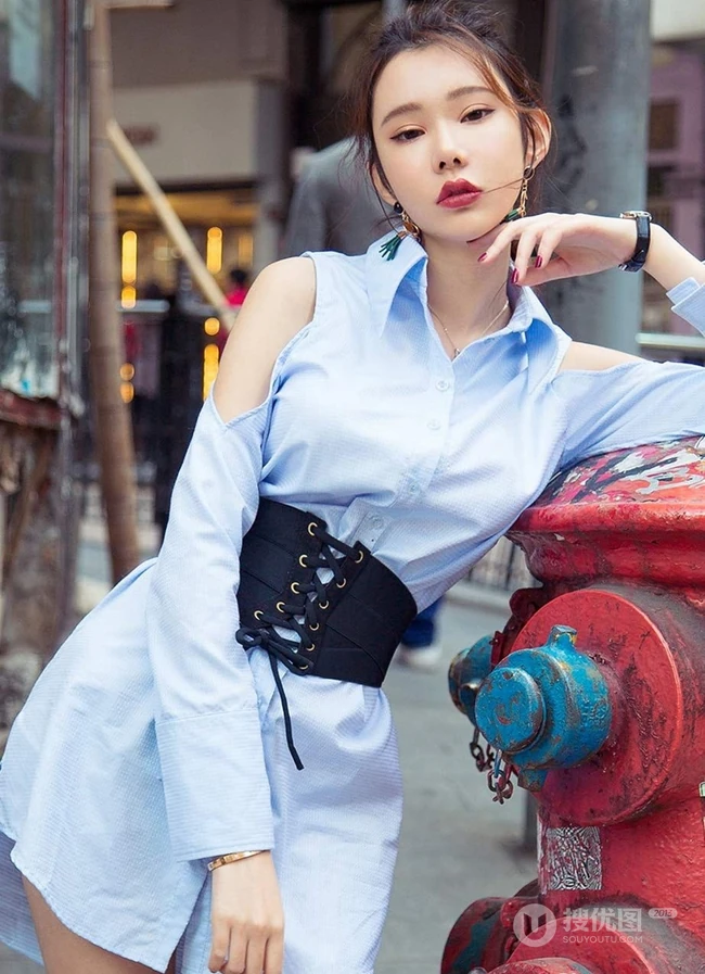 女生模特姚梦琪约会街拍写真日记，身材高挑，线条感修长