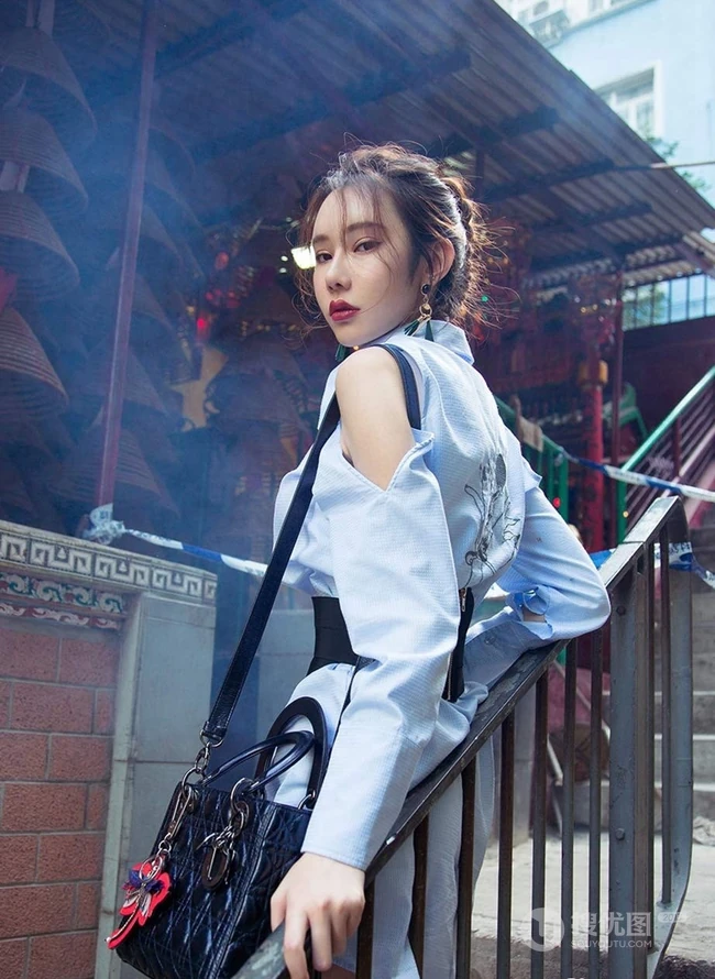 女生模特姚梦琪约会街拍写真日记，身材高挑，线条感修长
