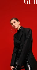 吴千语《艺领时尚GUIDE》杂志写真大片，黑衣皮裤耳环夸张