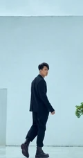 吴尊微博晒亲子照，登时尚杂志的父子二人其乐融融