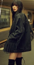 韩艺瑟化身个性非主流摩登少女，妆容魅惑，现身柏林街头