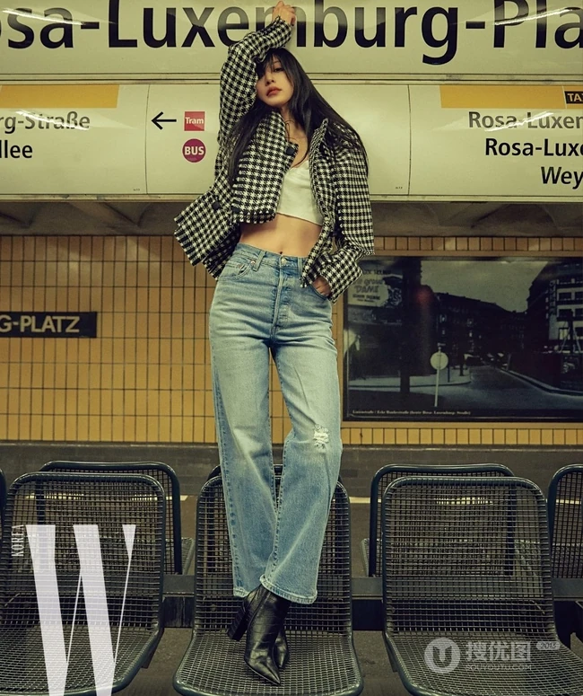 韩艺瑟化身个性非主流摩登少女，妆容魅惑，现身柏林街头