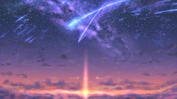 天空飞过的流星留下的七色轨迹唯美壁纸，出自动漫《你的名字》场景