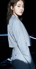 张佳宁浅色条纹休闲西服魅力写真图片