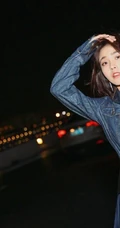 张佳宁连衣牛仔裙城市街头夜拍写真图片