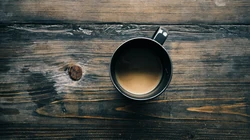 烧烤炉边上的静物咖啡杯等高清壁纸图片