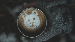 烧烤炉边上的静物咖啡杯等高清壁纸图片