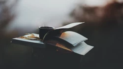 笑脸的星巴克黑咖啡创意壁纸图片