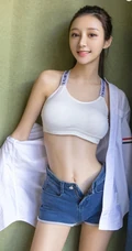 诱人的马甲线，运动少女田慕儿气质衬衫背心，短裤室内写真集