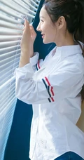 诱人的马甲线，运动少女田慕儿气质衬衫背心，短裤室内写真集