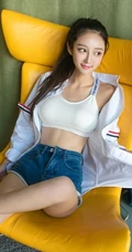 诱人的马甲线，运动少女田慕儿气质衬衫背心，短裤室内写真集