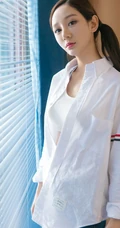 诱人的马甲线，运动少女田慕儿气质衬衫背心，短裤室内写真集