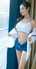 诱人的马甲线，运动少女田慕儿气质衬衫背心，短裤室内写真集