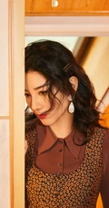 黄奕神秘慵懒光影与场景交错写真，尽显电影般的镜头魅力