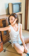 开始想念夏天，穿着清凉少女室内写真，满满怀旧色彩