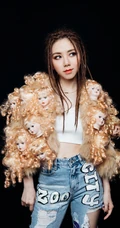 邓紫棋酷美脏辫造型最新写真，着不同服饰尽显个性潮流魅力