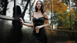 街拍咖啡厅和咖啡的亚洲美女和欧美女生壁纸图片