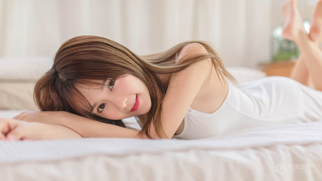 清纯可爱的美女模特小九九私房温馨写真壁纸图片