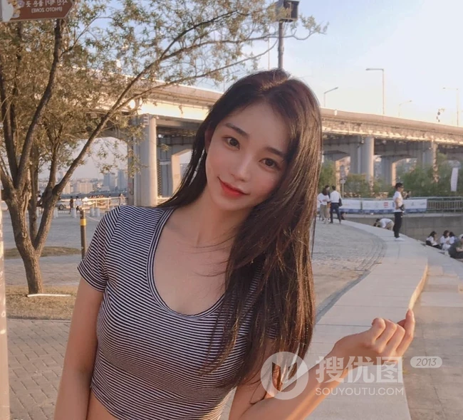 嘴唇很有特色的韩国女生金道妍气质自拍，写真，生活照图集