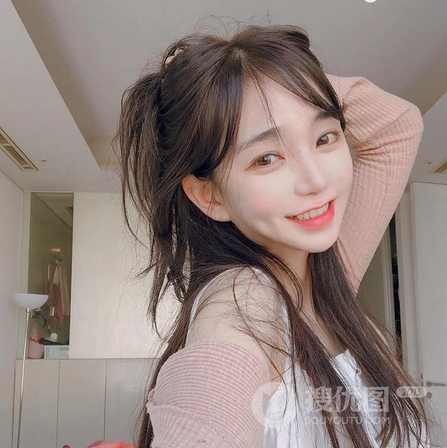 嘴唇很有特色的韩国女生金道妍气质自拍，写真，生活照图集