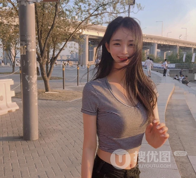 嘴唇很有特色的韩国女生金道妍气质自拍，写真，生活照图集