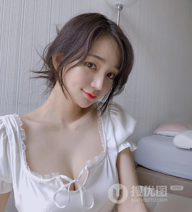 嘴唇很有特色的韩国女生金道妍气质自拍，写真，生活照图集